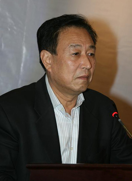 老总主持_鸿星尔克老总图片(2)