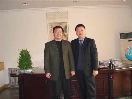 林治元总经理和徐斌助理总经理签约后合影留念